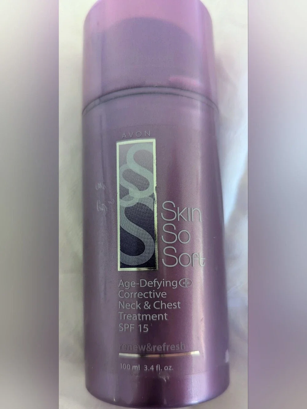Avon Vintage Skin So Soft Age Defying Corrective Neck & Chest Treatment SPF 15